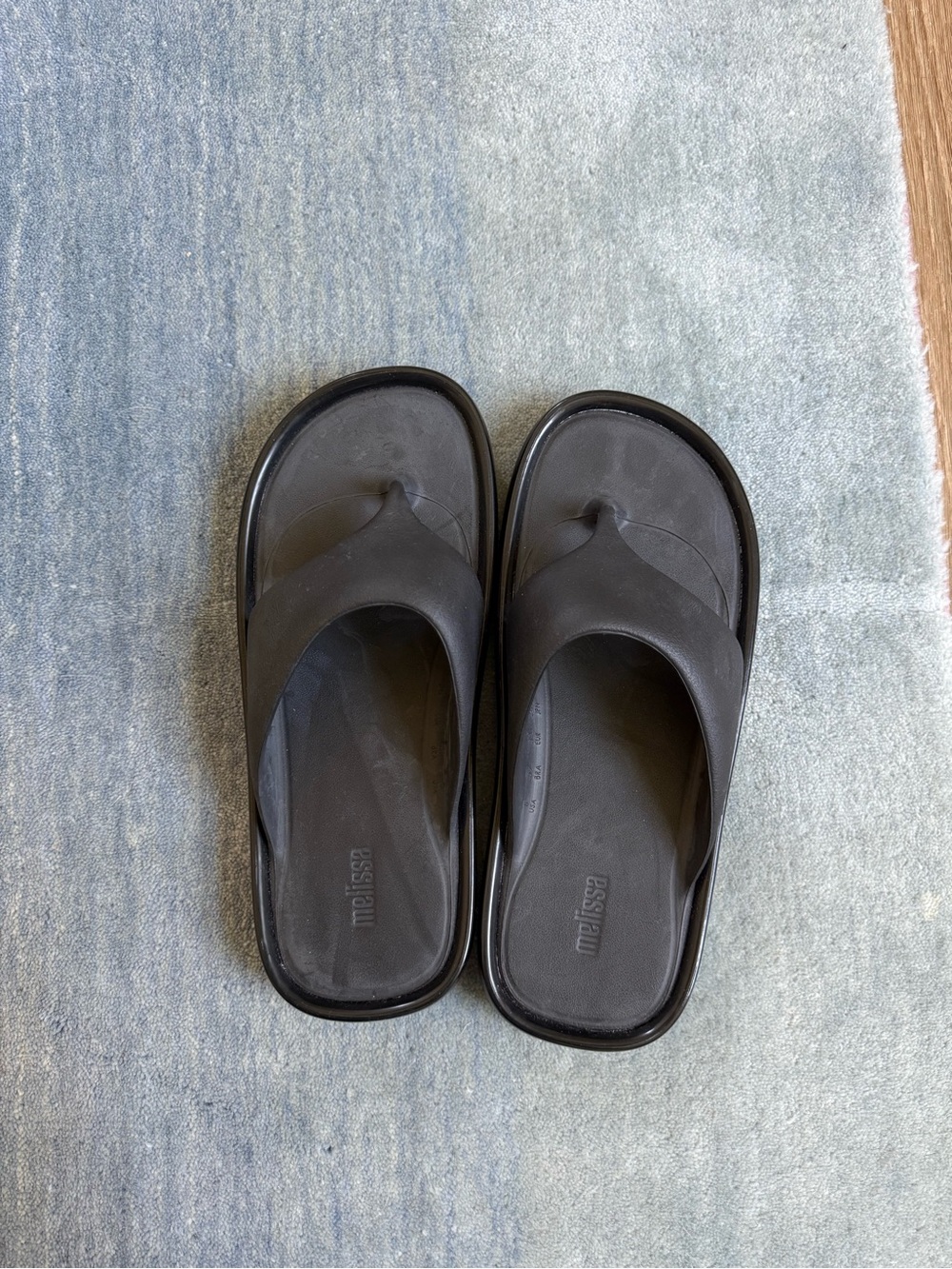 Melissa women’s Float Black Foam Thong Sandals-never worn